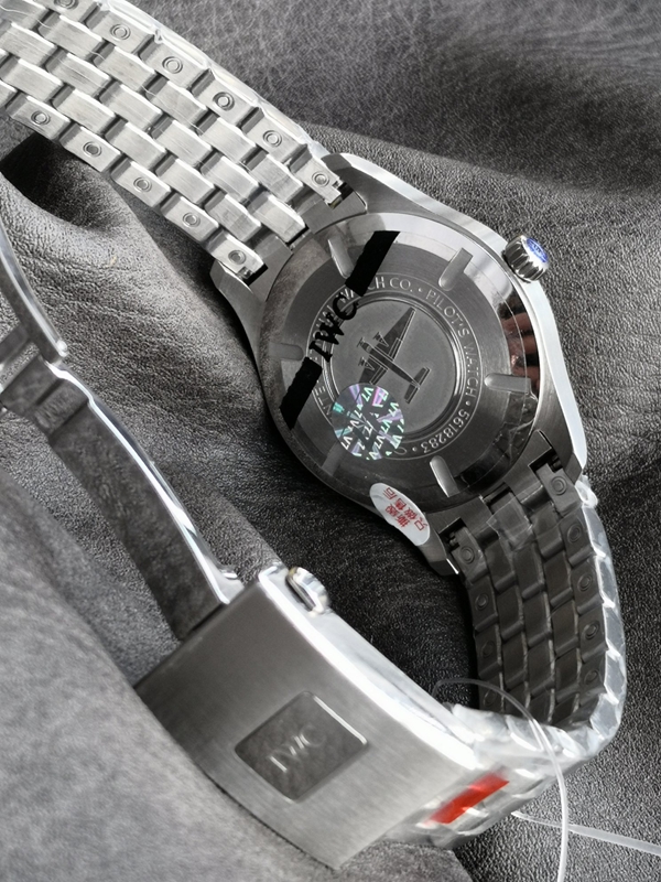 アイ・ダブリュー・シー角部分ディテール